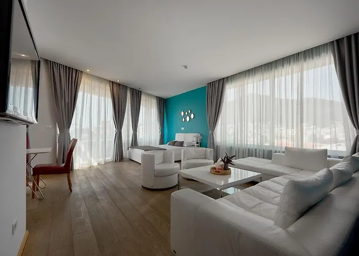 Sky View Luxury Apartments By Admiral